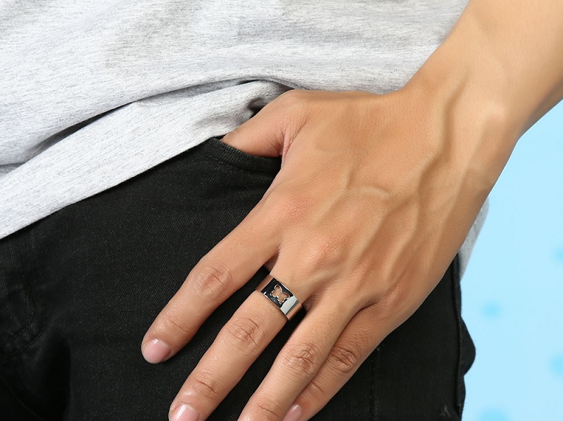 Điểm nhấn l&agrave; h&igrave;nh khắc con bướm phong c&aacute;ch